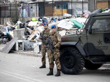 They find an arsenal of Camorra weapons and drugs boarded up in a house near Naples