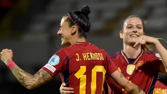 Jenni Hermoso, con España Jenni Hermoso, con España