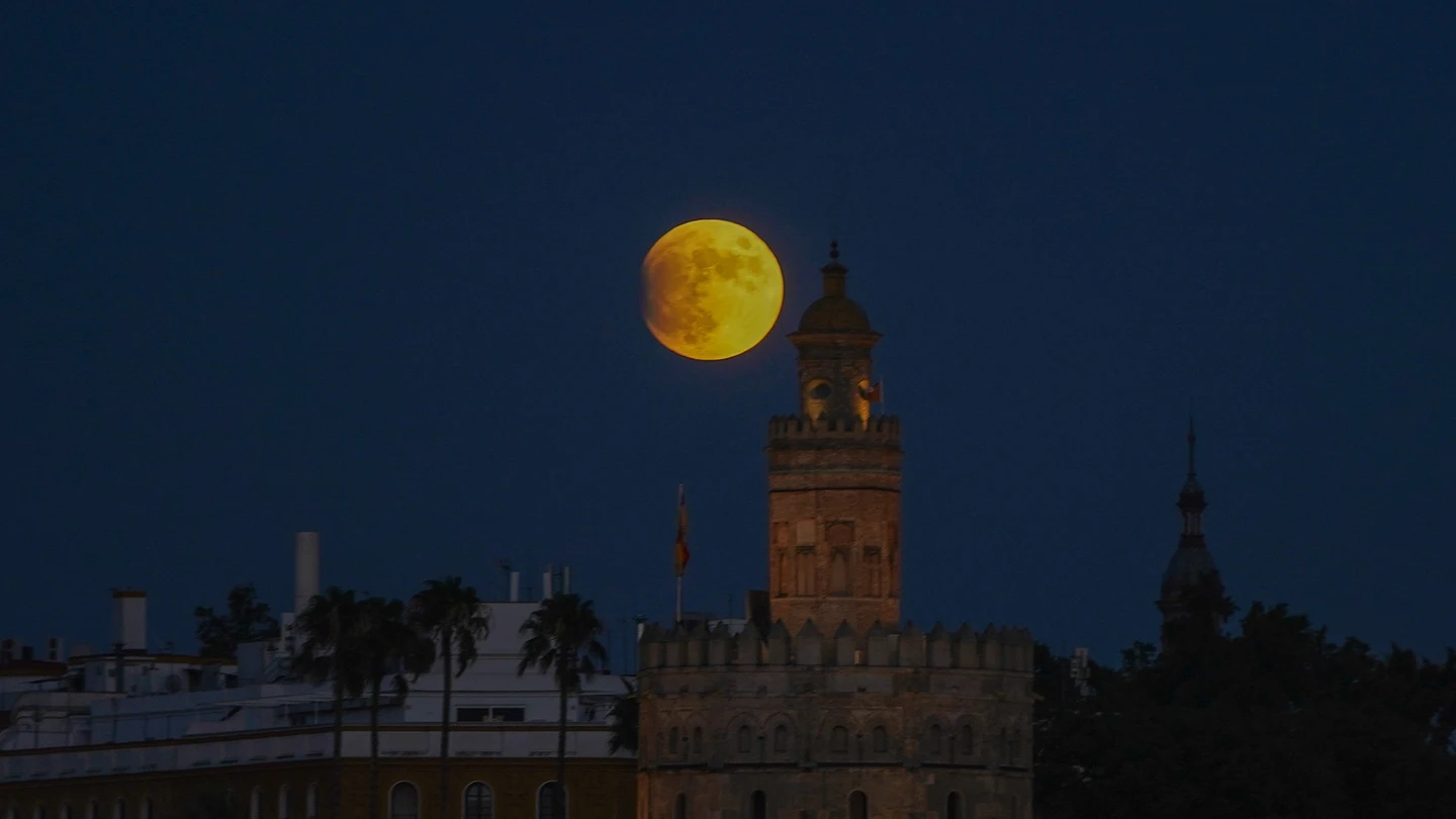 Luna llena de octubre 2023: cómo ver el eclipse lunar desde España Luna llena de octubre 2023: cómo ver el eclipse lunar desde España