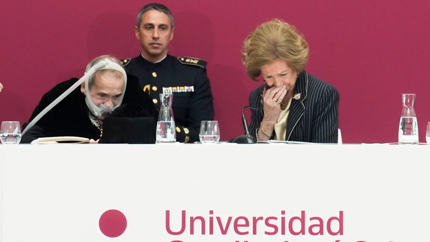 La reina Sofía rompe a llorar en su último acto en Madrid La reina Sofía rompe a llorar en su último acto en Madrid
