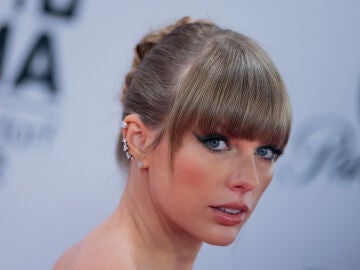 Taylor Swift releases “1989 (Taylor’s Version)” with re-recorded songs to recover her lost rights