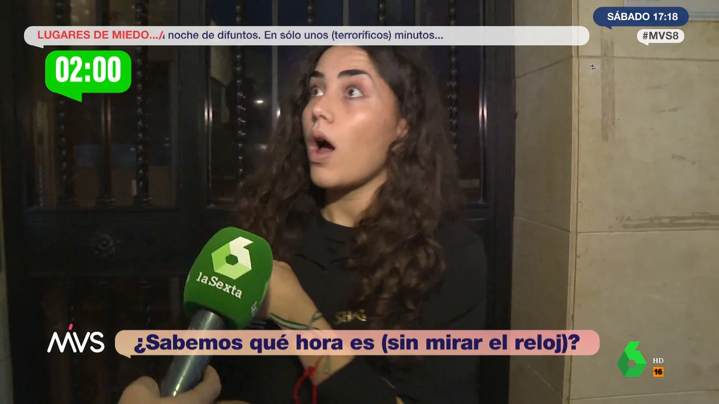 La cómica reacción de una joven cuando le dicen que le toca atrasar la hora La cómica reacción de una joven cuando le dicen que le toca atrasar la hora
