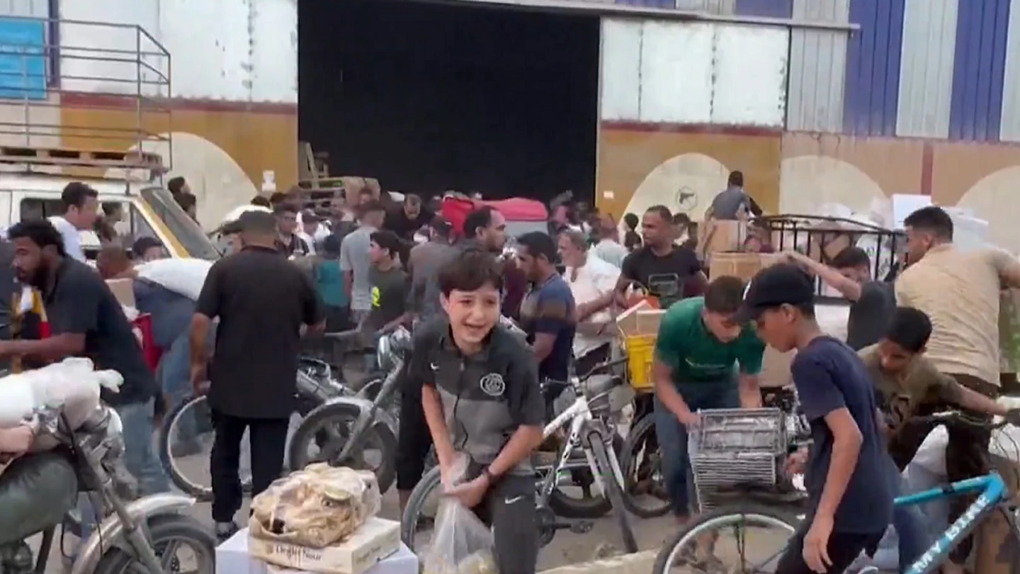 Saqueo en almacenes de la ONU en Gaza Saqueo en almacenes de la ONU en Gaza