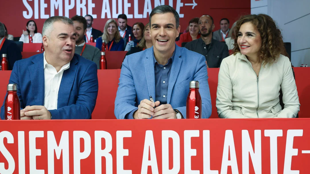 Pedro Sánchez, junto a Santos Cerdán y María Jesús Montero en el comité federal del PSOE/ EFE/ Kiko Huesca