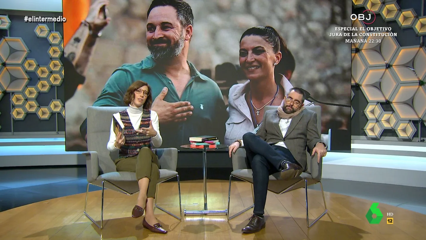 Cristina Gallego analiza el libro de Macarena Olona donde "le hace un buen traje a Abascal" Cristina Gallego analiza el libro de Macarena Olona donde "le hace un buen traje a Abascal"