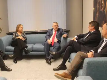 Santos Cerdán (PSOE) se reúne con Puigdemont en el Parlamento Europeo