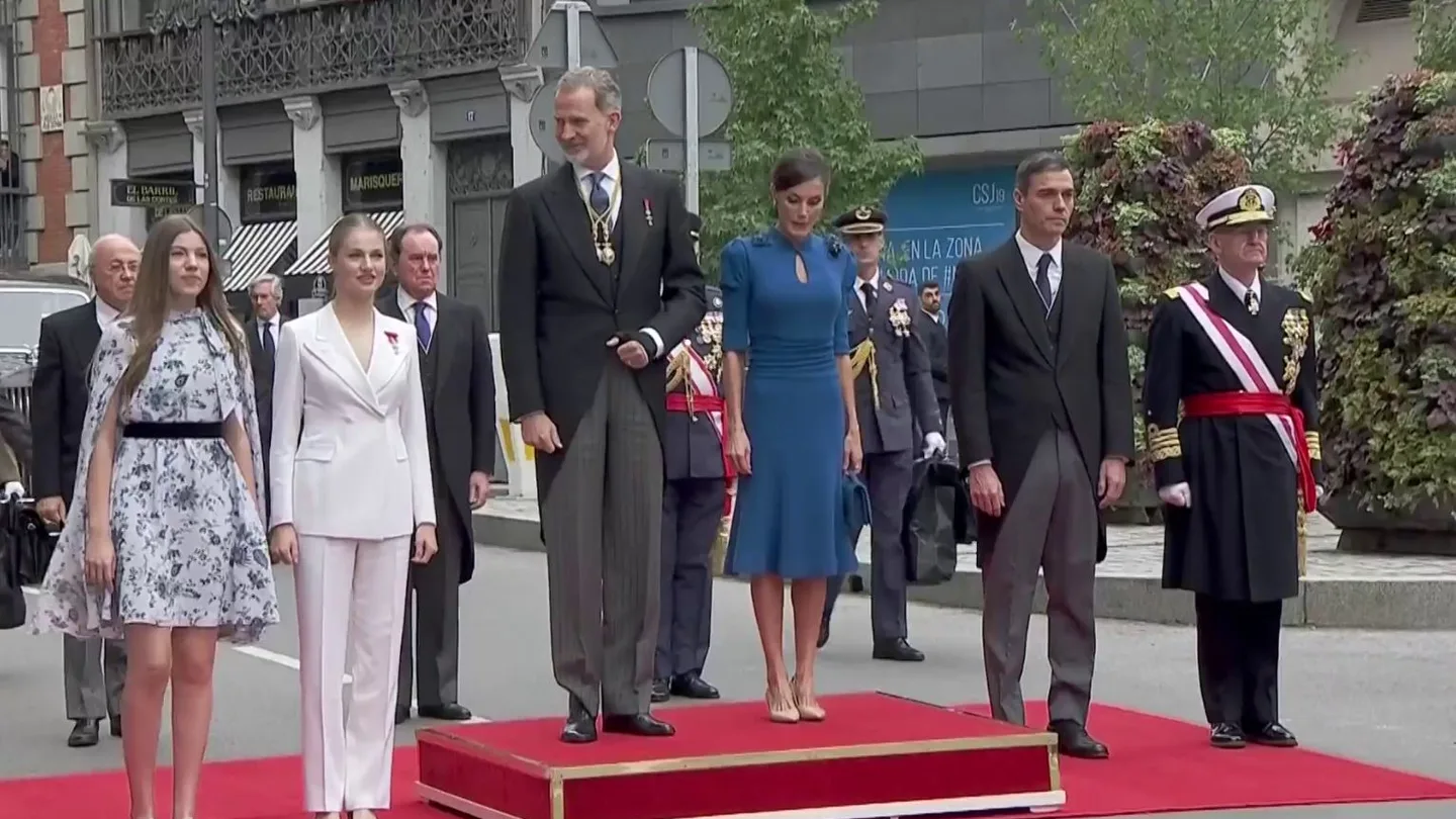 La princesa Leonor junto a los reyes llegan al Congreso La princesa Leonor junto a los reyes llegan al Congreso