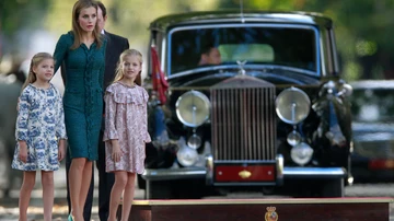 Desfile de la Fiesta Nacional, llegada de la princesa Leonor, la reina Letizia y la infanta Sofía