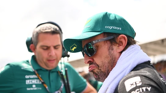 Fernando Alonso con Aston Martin Fernando Alonso con Aston Martin