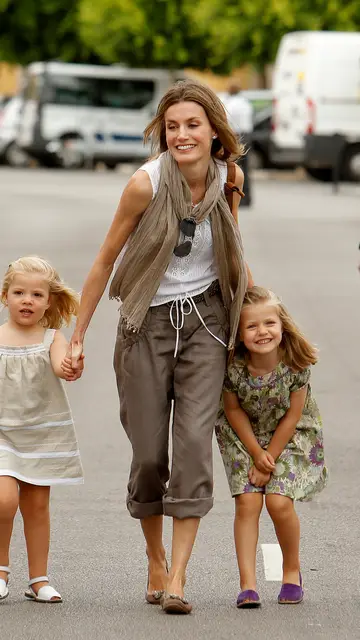 La princesa Leonor junto a la reina Letizia y la infanta Sofía de vacaciones La princesa Leonor junto a la reina Letizia y la infanta Sofía de vacaciones