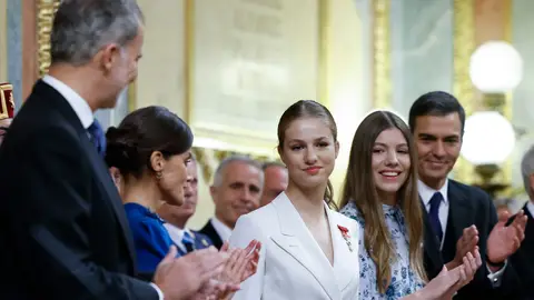 La princesa Leonor, ovacionada tras jurar la Constitución en el Congreso de los Diputados
