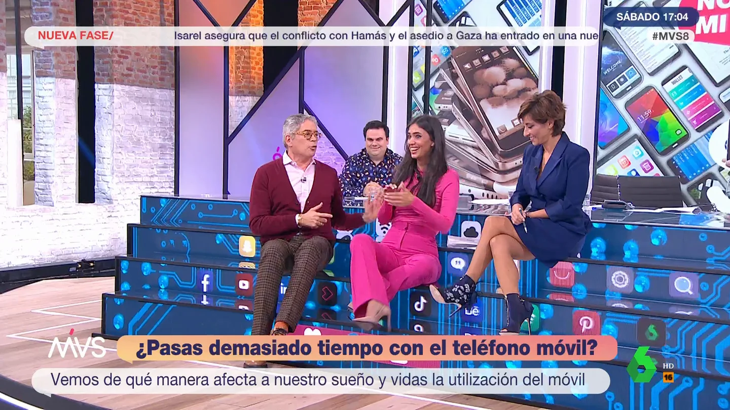 La razón por la que Boris Izaguirre aprueba que se use el móvil para todo La razón por la que Boris Izaguirre aprueba que se use el móvil para todo