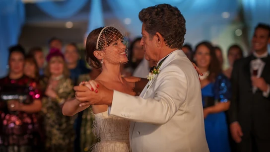 Susana Abaitua y Pedro Casablanc en una escena de la boda de Sara Farad y Óskar en 'Los Farad'. Susana Abaitua y Pedro Casablanc en una escena de la boda de Sara Farad y Óskar en 'Los Farad'.