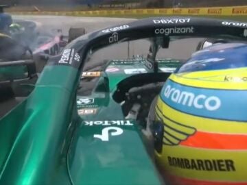 Toque entre Ocon y Alonso en Brasil