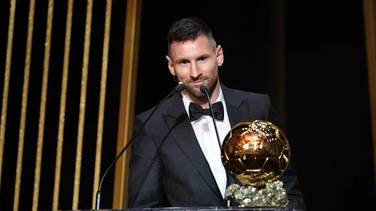 Messi, tras ganar su octavo Balón de Oro Messi, tras ganar su octavo Balón de Oro