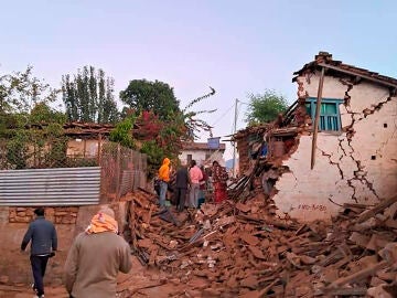 At least 132 dead and 185 injured after a 6.4 magnitude earthquake in Nepal