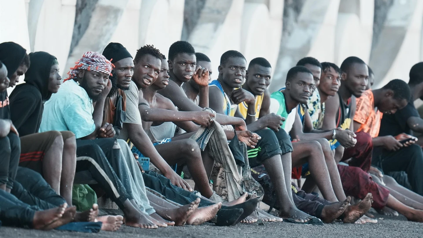 Un grupo de migrantes a su llegda a El Hierro, a 3 de noviembre de 2023, en El Hierro Un grupo de migrantes a su llegda a El Hierro, a 3 de noviembre de 2023, en El Hierro