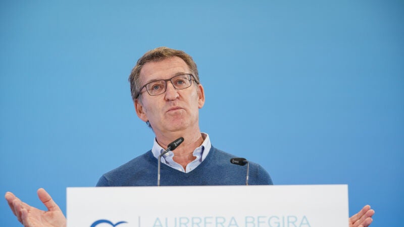 El presidente del Partido Popular, Alberto Núñez Feijóo, interviene durante un Congreso territorial extraordinario del PP vasco