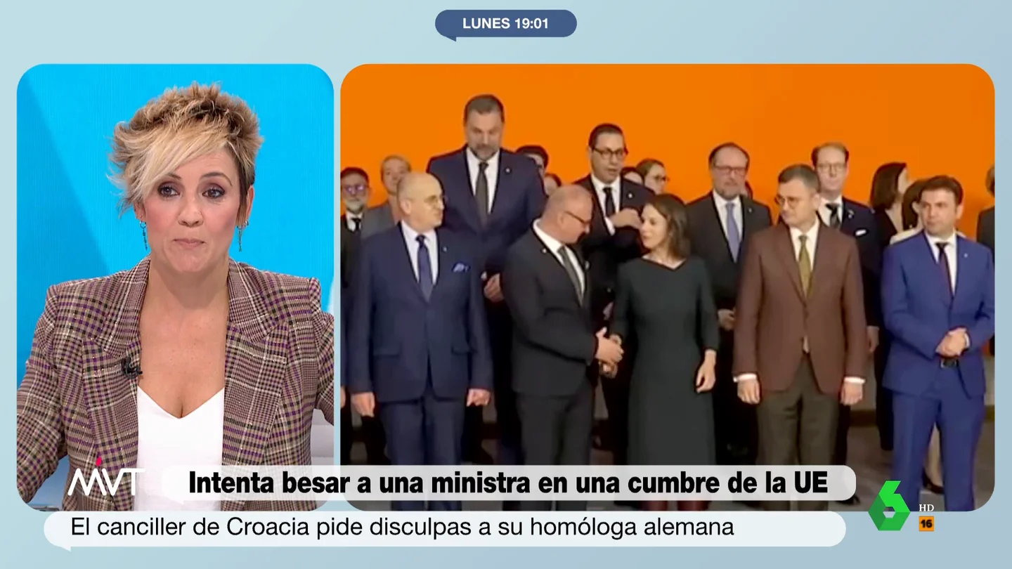 La reacción de Cristina Pardo al intento de beso de un ministro croata a su homóloga alemana "Fue un pico Rubiales, que se llama ahora", ironiza por su parte Iñaki López, que asegura que "yo esto lo había visto en alguna discoteca a las cinco de la mañana, pero en una cumbre europea...". El análisis de Más Vale Tarde, en este vídeo.
