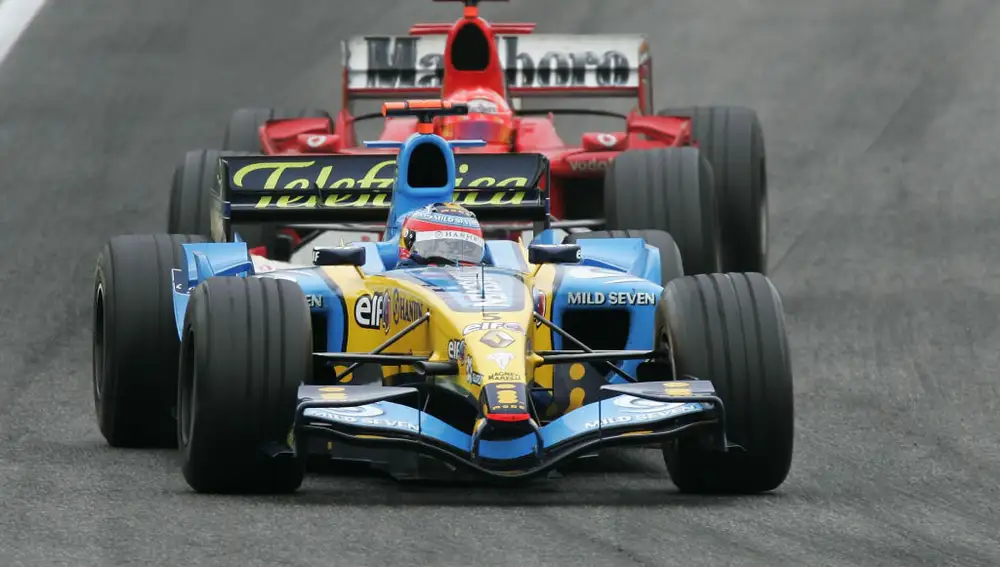 Fernando Alonso contra Michael Schumacher en el GP de San Marino 2005