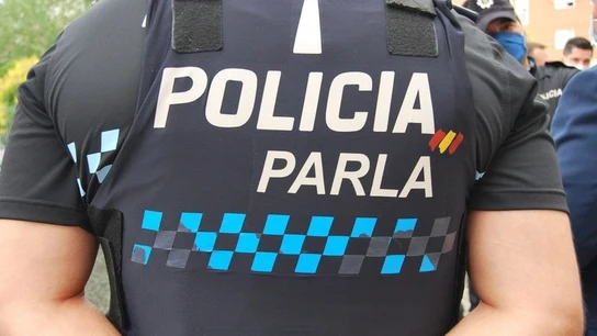 Imagen de archivo de un policía local de Parla. Imagen de archivo de un policía local de Parla.