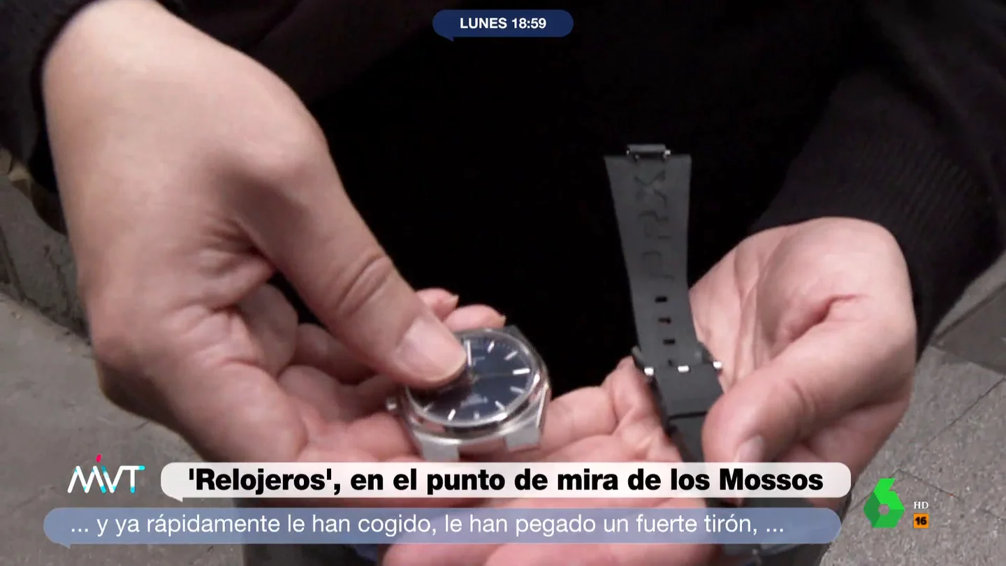 El momento en el que MVT en Acción pilla 'in fraganti' a un ladrón robando un reloj a un turista: "Me lo ha arrancado del brazo" El momento en el que MVT en Acción pilla 'in fraganti' a un ladrón robando un reloj a un turista: "Me lo ha arrancado del brazo"