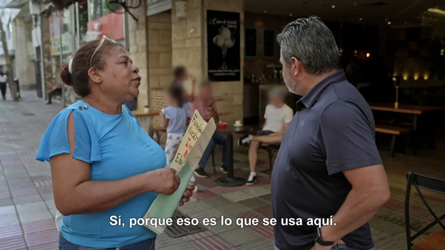 "Está enseñando al joven cómo encontrar una presa": así reacciona una mujer al ver a un hombre con menores en Santo Domingo "Está enseñando al joven cómo encontrar una presa": así reacciona una mujer al ver a un hombre con menores en Santo Domingo