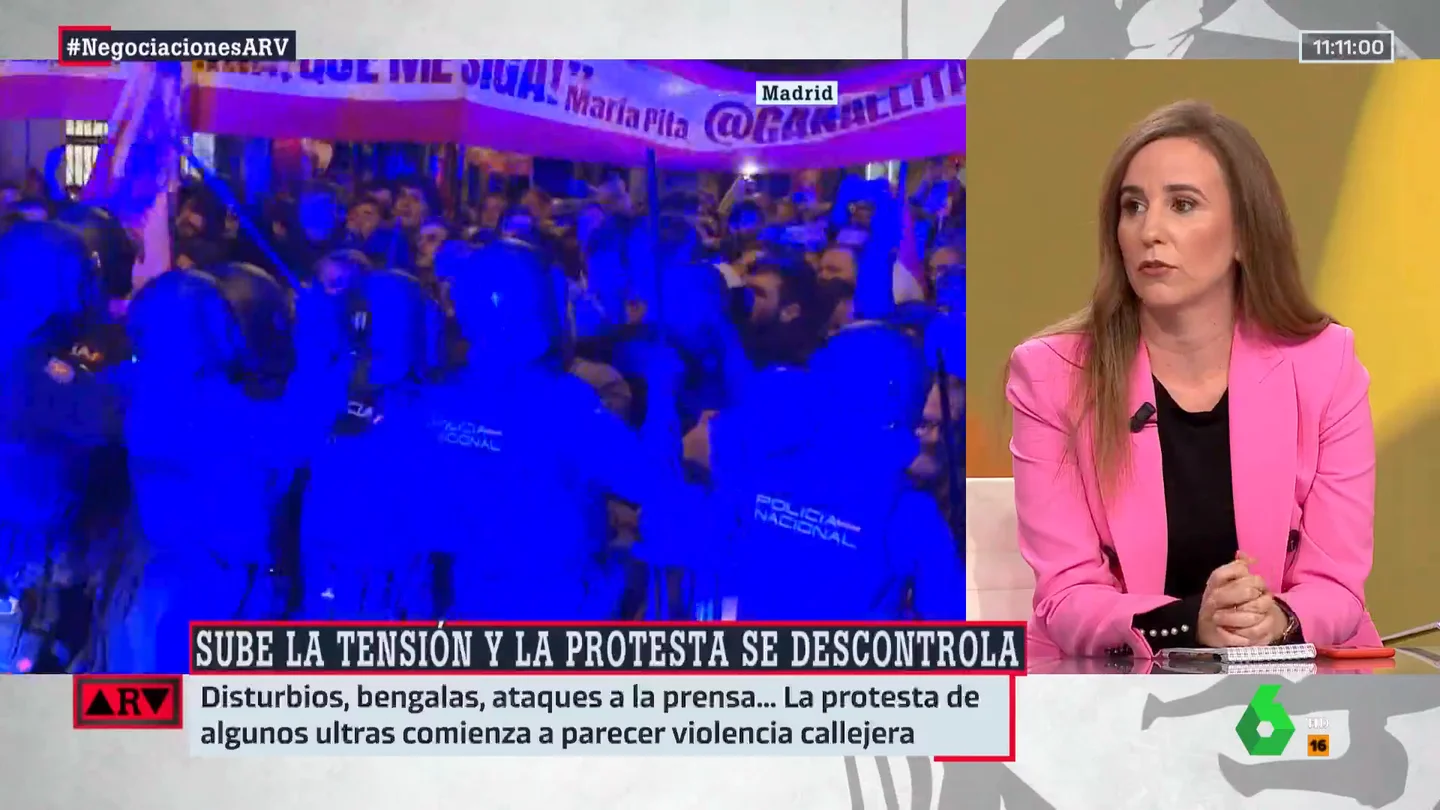 Natalia Junquera, sobre las protestas en las sedes del PSOE: "Hemos pasado de lo poco serio a lo bastante peligroso" Natalia Junquera, sobre las protestas en las sedes del PSOE: "Hemos pasado de lo poco serio a lo bastante peligroso"