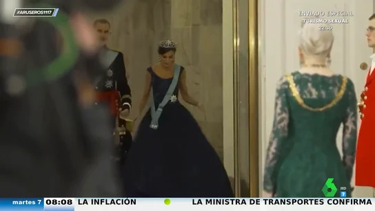 El momentazo de "princesa Disney" de la reina Letizia con su espectacular vestido junto al rey Felipe en Dinamarca El momentazo de "princesa Disney" de la reina Letizia con su espectacular vestido junto al rey Felipe en Dinamarca
