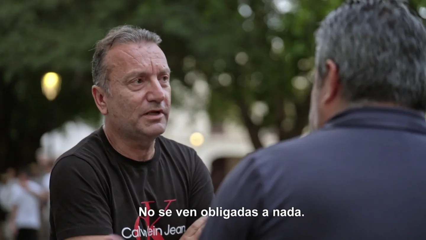 Un italiano alucina a Jalis de la Serna en Santo Domingo al defender el turismo sexual: "Esas mujeres no se ven obligadas a nada" Un italiano alucina a Jalis de la Serna en Santo Domingo al defender el turismo sexual: "Esas mujeres no se ven obligadas a nada"