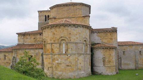 Colegiata de Santa Cruz de Castañeda