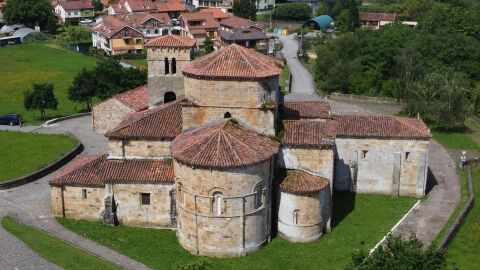 Colegiata de Santa Cruz de Castañeda