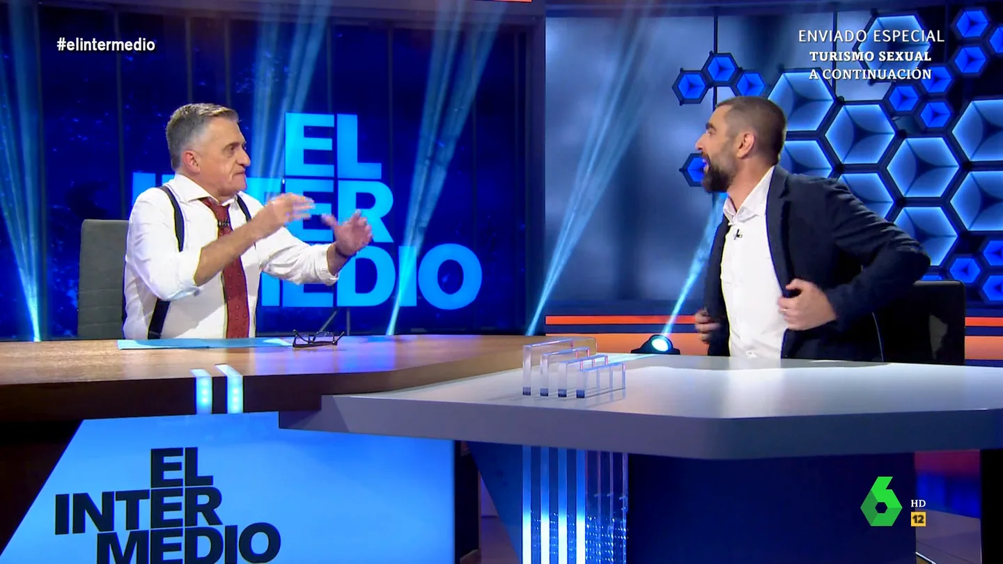 Wyoming, irónico sobre los cánticos frente a Ferraz contra la policía y el rey: "¿No dejan nada a los bolivarianos de mierda?" Wyoming, irónico sobre los cánticos frente a Ferraz contra la policía y el rey: "¿No dejan nada a los bolivarianos de mierda?"