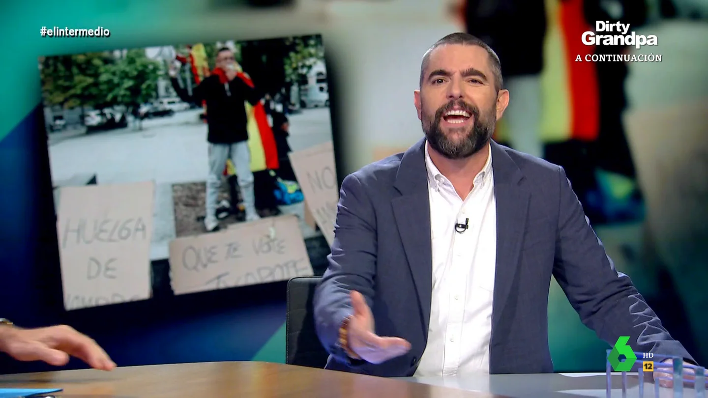 Dani Mateo repasa los 'héroes' solitarios contra la amnistía: "En lo de 'putodefender' España no les acompaña 'putonadie'" Dani Mateo repasa los 'héroes' solitarios contra la amnistía: "En lo de 'putodefender' España no les acompaña 'putonadie'"