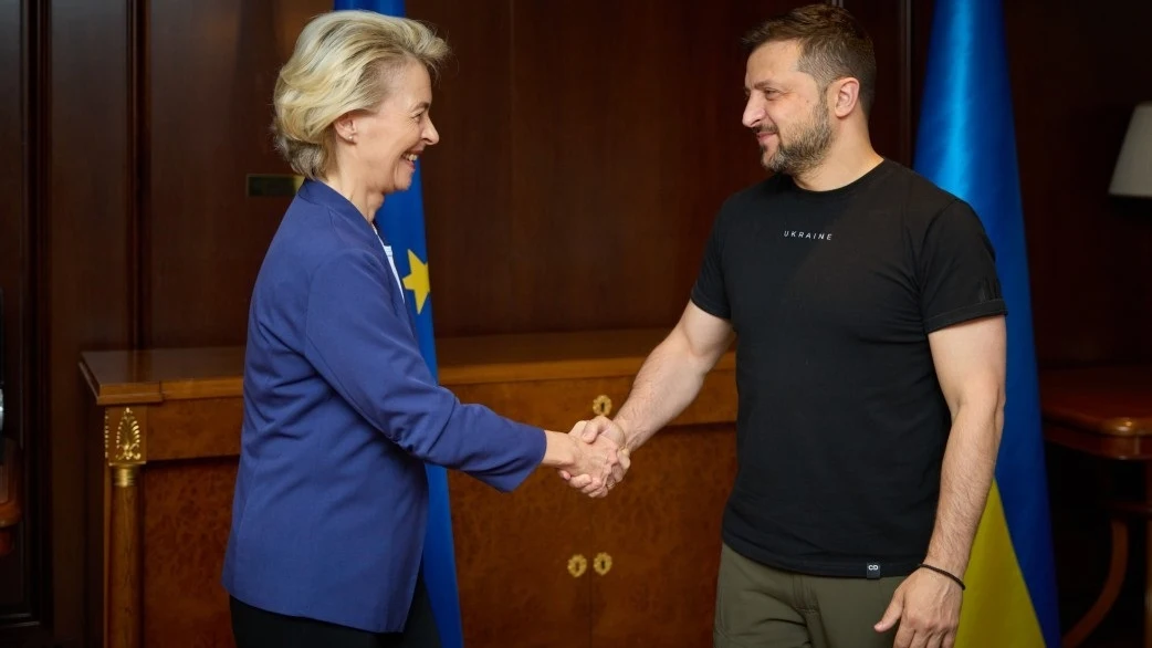 La presidenta de la Comisión Europea, Ursula von der Leyen, y el presidente de Ucrania, Volodimir Zelenski.