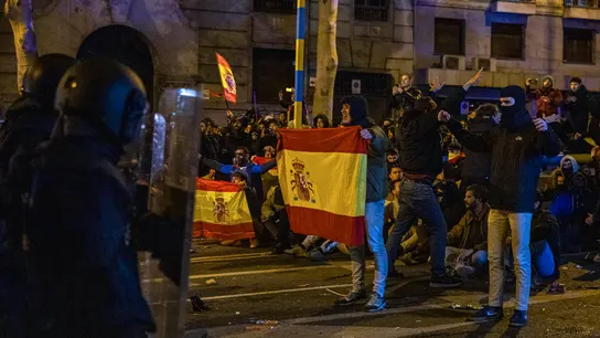 PP y Vox tensionan la calle con un acuerdo de amnistía que sigue sin cerrarse entre el PSOE y Junts PP y Vox tensionan la calle con un acuerdo de amnistía que sigue sin cerrarse entre el PSOE y Junts