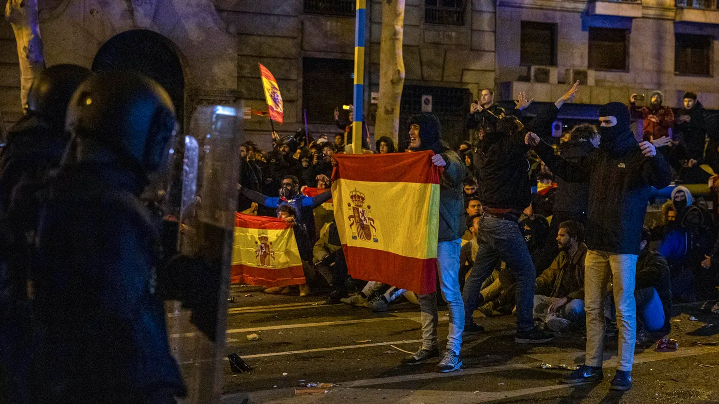 PP y Vox tensionan la calle con un acuerdo de amnistía que sigue sin cerrarse entre el PSOE y Junts PP y Vox tensionan la calle con un acuerdo de amnistía que sigue sin cerrarse entre el PSOE y Junts