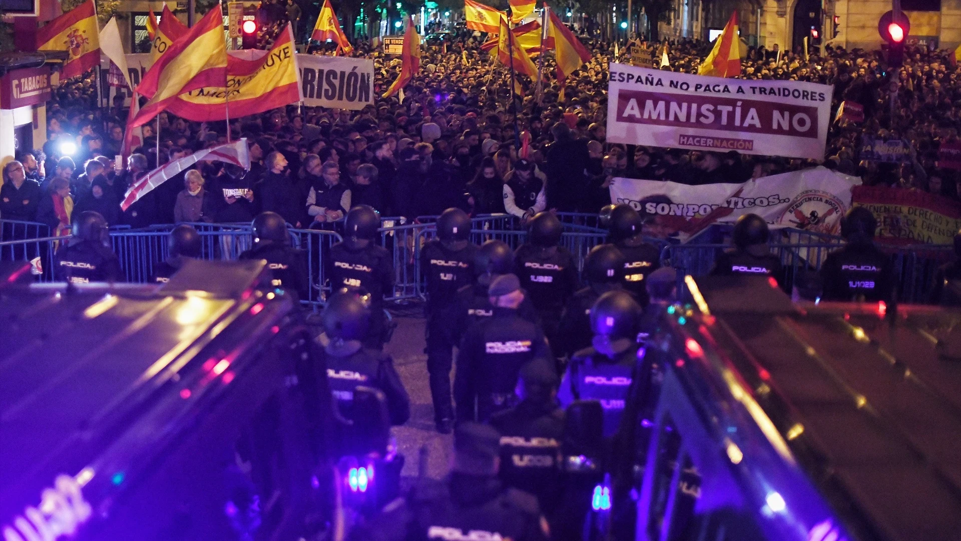 Protestas ante la sede del PSOE en Ferraz, Madrid