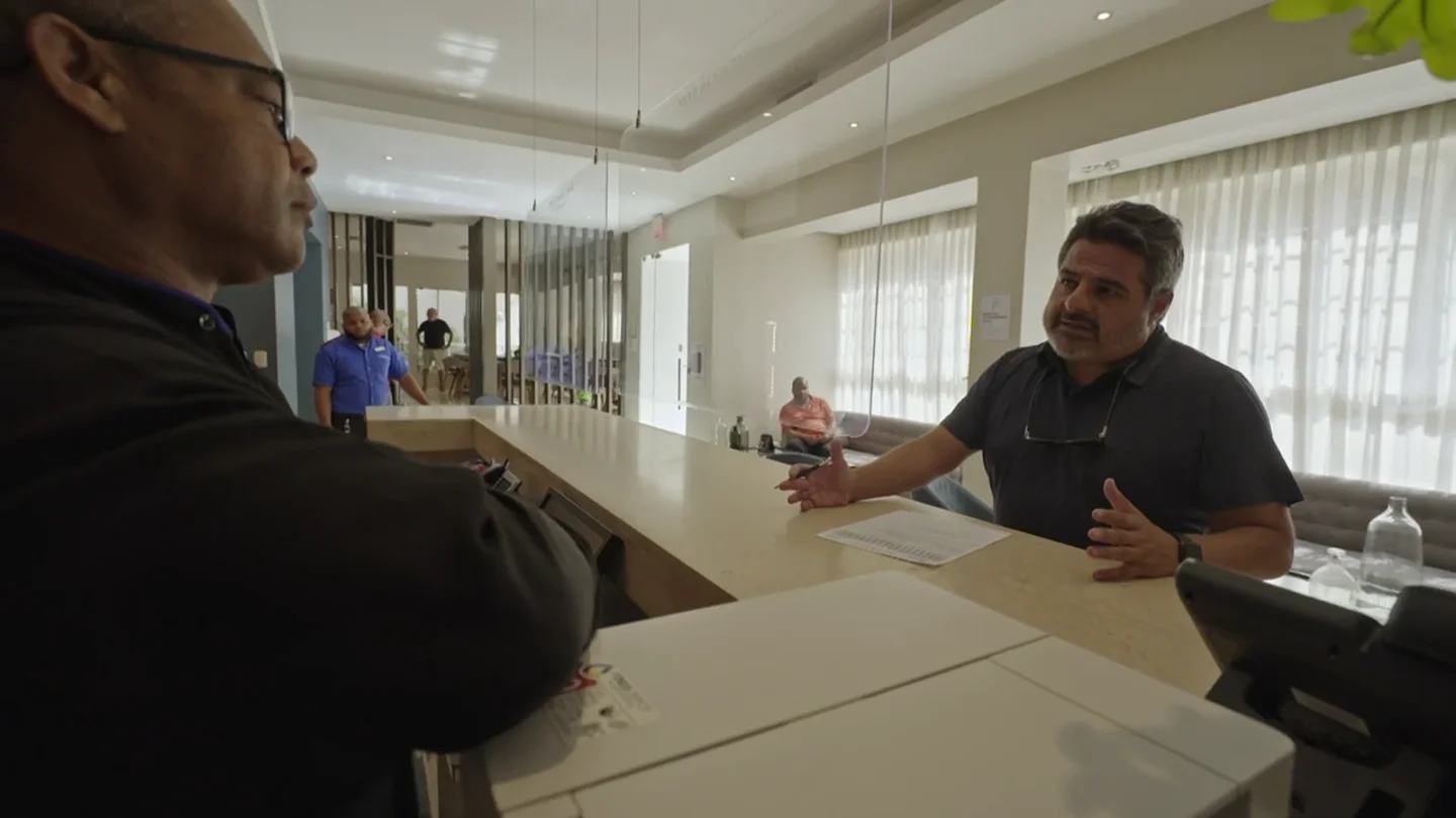 Un recepcionista de hotel de Santo Domingo desvela cómo detecta si el turista que se hospeda con un niño es un pederasta Un recepcionista de hotel de Santo Domingo desvela cómo detecta si el turista que se hospeda con un niño es un pederasta