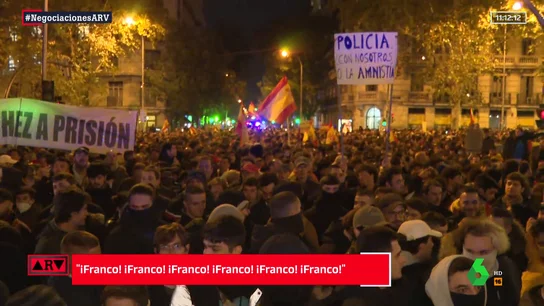 De los insultos y cánticos fascistas a los ataques a la Policía: así fueron los disturbios ultra en Ferraz De los insultos y cánticos fascistas a los ataques a la Policía: así fueron los disturbios ultra en Ferraz