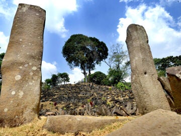 Monumento megalítico de Gunung Padang en Indonesia