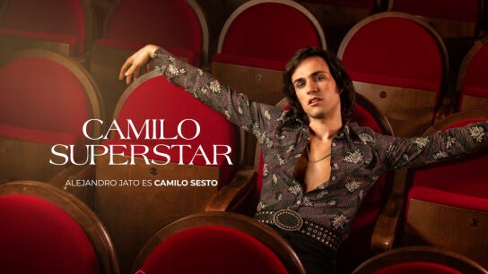 Alejandro Jato es Camilo Sesto en 'Camilo Superstar', la serie que llega a atresplayer el 19 de noviembre.