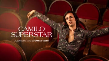 Alejandro Jato es Camilo Sesto en 'Camilo Superstar', la serie que llega a atresplayer el 19 de noviembre.
