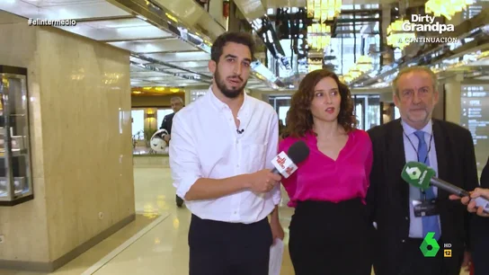 Ayuso se confiesa con Isma Juárez: Cuando decidí transformar el mundo, en lugar de decir la verdad me pasé a la política "Como hay muchos banqueros aquí, ¿no habrá venido a echar el currículum?", le pregunta Isma Juárez a Ayuso en un encuentro de consejeros delegados de banca. La respuesta de la presidenta de la Comunidad de Madrid, en este vídeo.