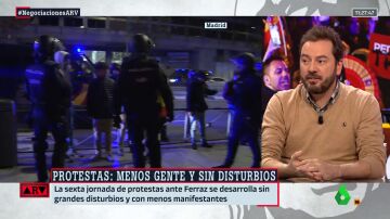 ARV - Jorge Bustos señala el "error" de Abascal al "identificarse" con las protestas de Ferraz: "Ha emprendido una deriva radical"