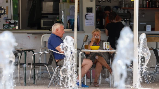 Los españoles consumimos 10 litros y medio de alcohol al año, pero sin liderar las grandes borracheras Los españoles consumimos 10 litros y medio de alcohol al año, pero sin liderar las grandes borracheras