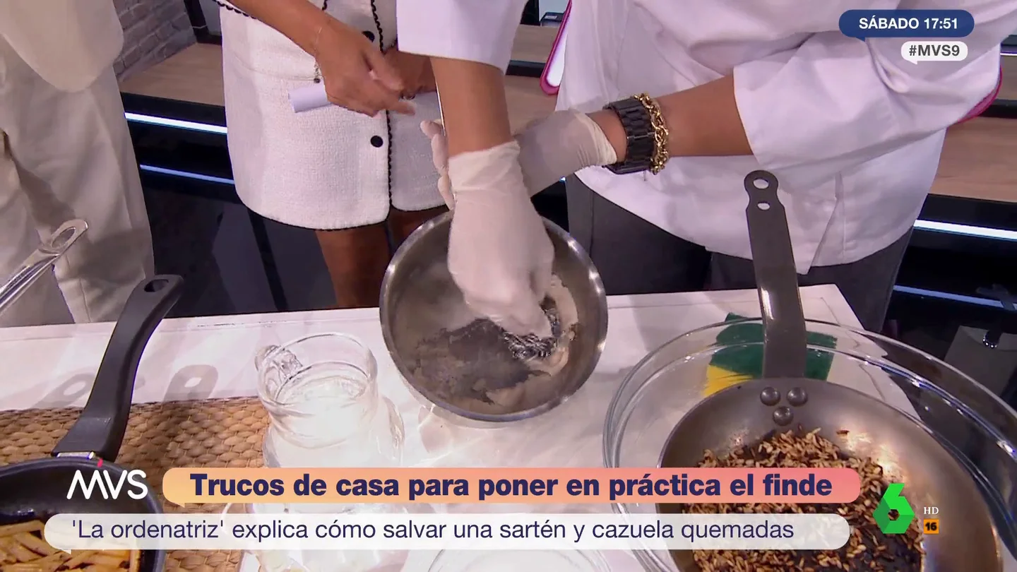 Sin frotar y sin esfuerzo: el truco infalible de Begoña 'La ordenatriz' para quitar el quemado de las cacerolas Sin frotar y sin esfuerzo: el truco infalible de Begoña 'La ordenatriz' para quitar el quemado de las cacerolas