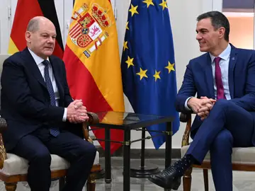 El presidente del Gobierno en funciones, Pedro Sánchez y el canciller federal de Alemania, Olaf Scholz, reunidos en Málaga. 