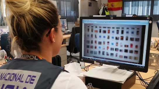 Archivo La Policía detiene a 121 personas en una operación contra la pornografía infantil en España