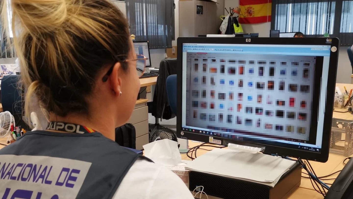 Archivo La Policía detiene a 121 personas en una operación contra la pornografía infantil en España
